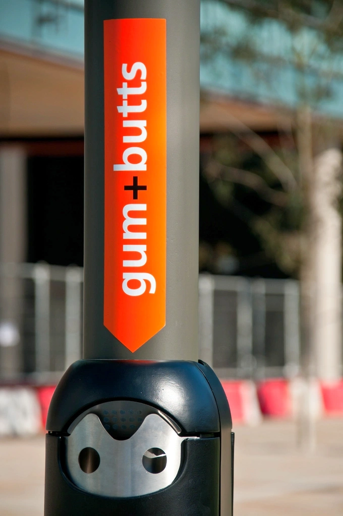 Post-mounted Smartbin cigarette and chewing gum bins