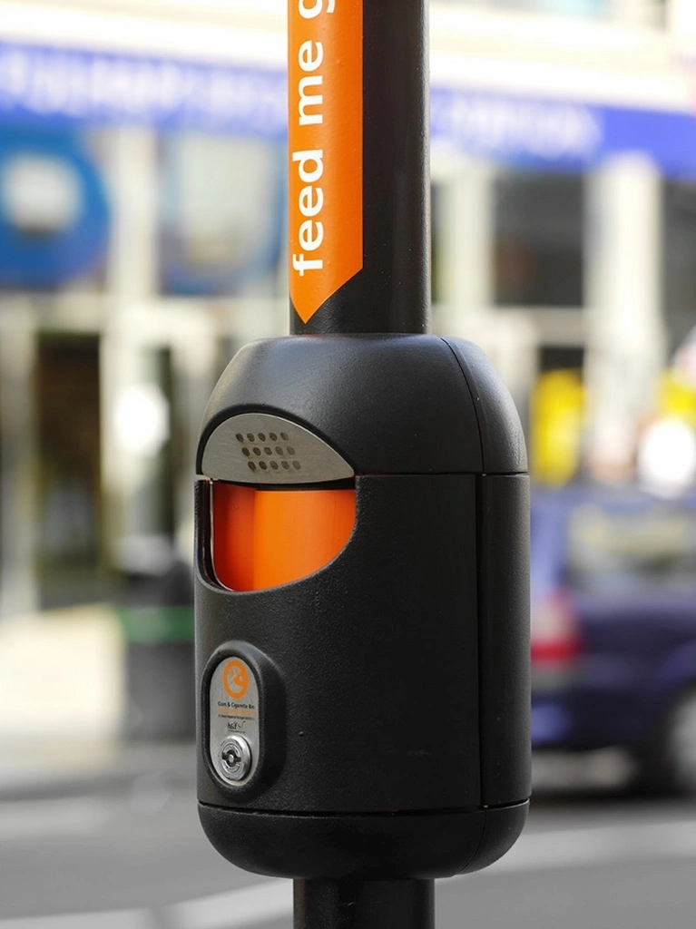 Post-mounted Smartbin cigarette and chewing gum bins