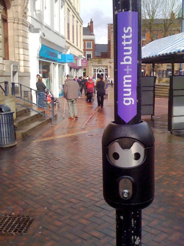 Post-mounted Smartbin cigarette and chewing gum bins