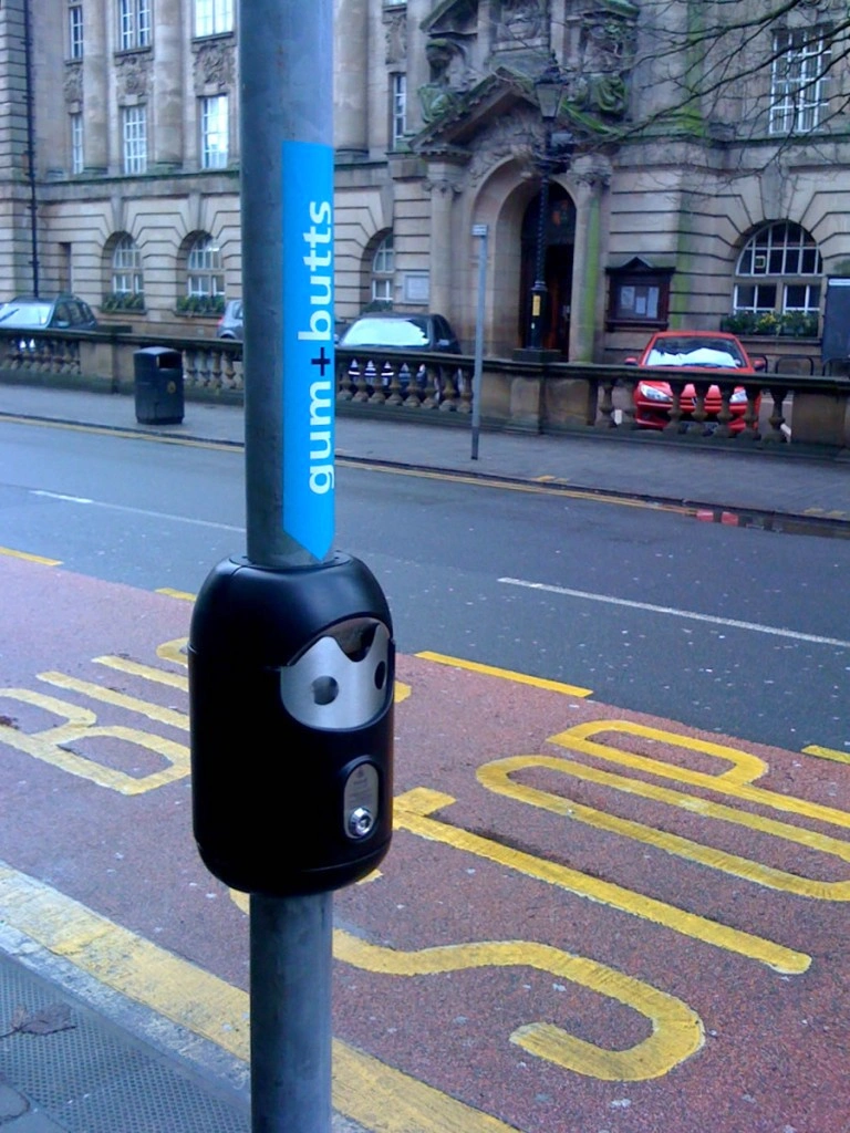 Post-mounted Smartbin cigarette and chewing gum bins