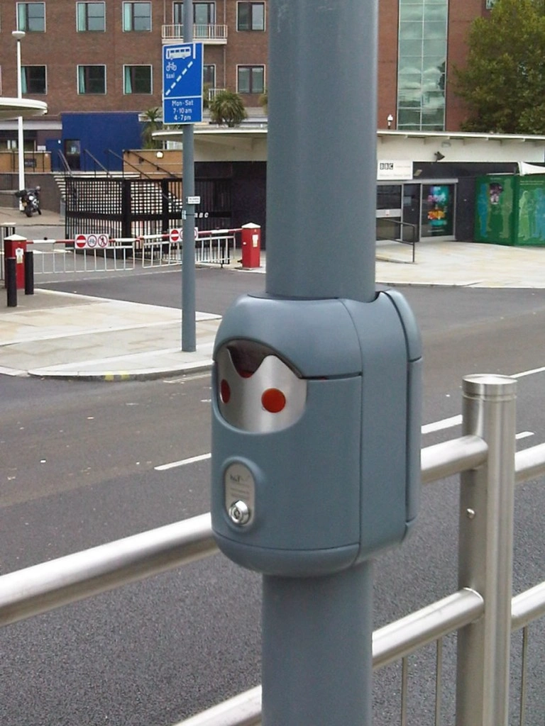 Post-mounted Smartbin cigarette and chewing gum bins