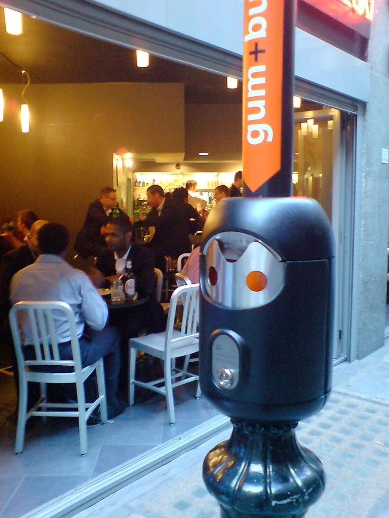 Post-mounted Smartbin cigarette and chewing gum bins