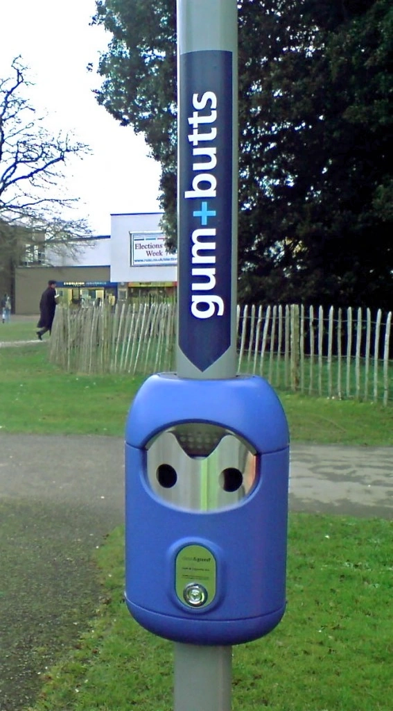 Post-mounted Smartbin cigarette and chewing gum bins
