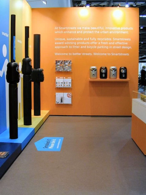 Post-mounted Smartbin cigarette and chewing gum bins