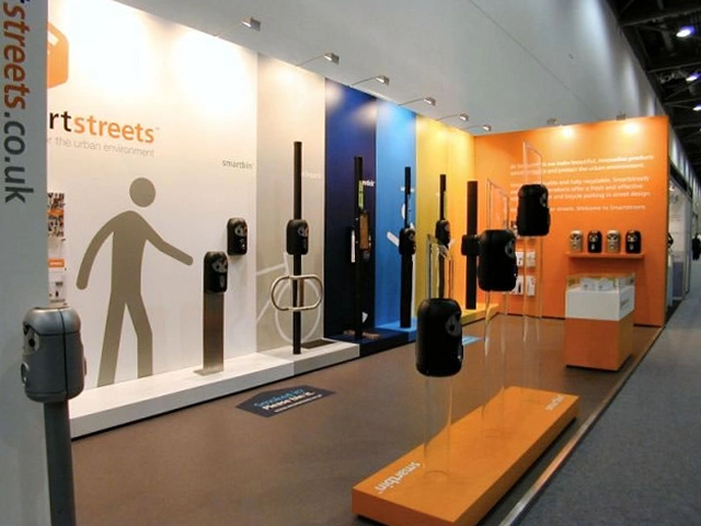 Post-mounted Smartbin cigarette and chewing gum bins