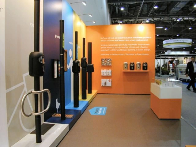 Post-mounted Smartbin cigarette and chewing gum bins