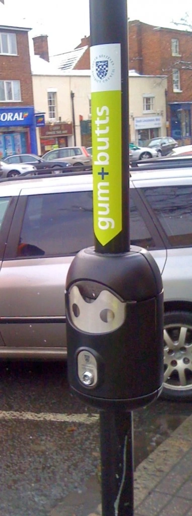Post-mounted Smartbin cigarette and chewing gum bins
