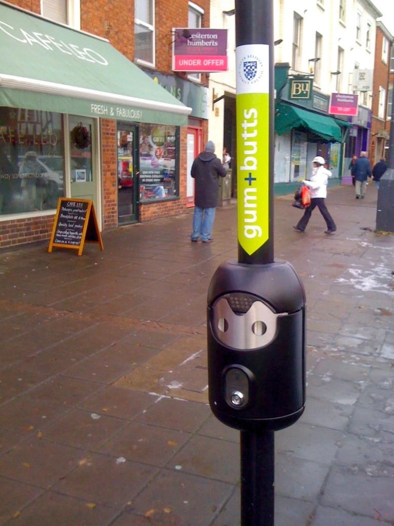 Post-mounted Smartbin cigarette and chewing gum bins