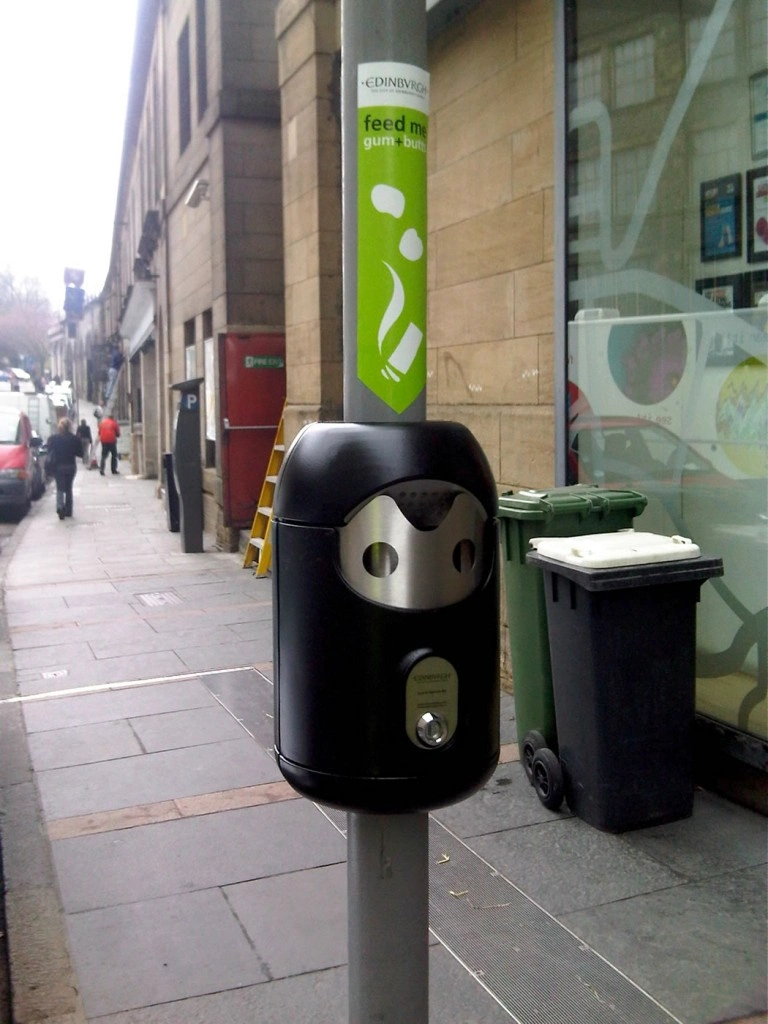 Post-mounted Smartbin cigarette and chewing gum bins