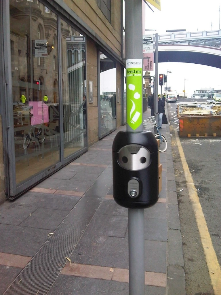 Post-mounted Smartbin cigarette and chewing gum bins