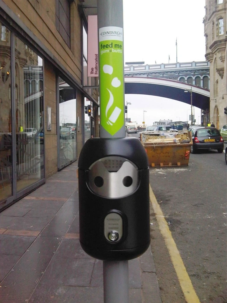 Post-mounted Smartbin cigarette and chewing gum bins