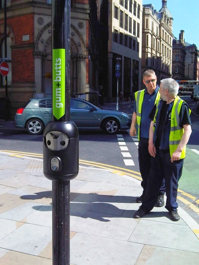 Post-mounted Smartbin cigarette and chewing gum bins