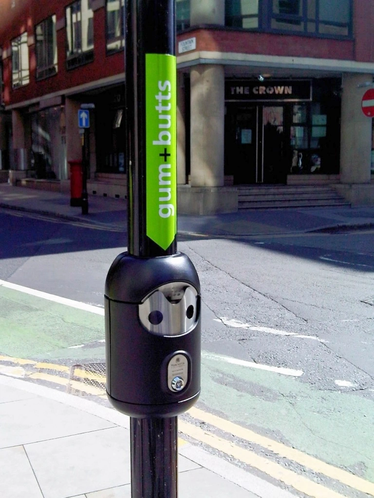 Post-mounted Smartbin cigarette and chewing gum bins