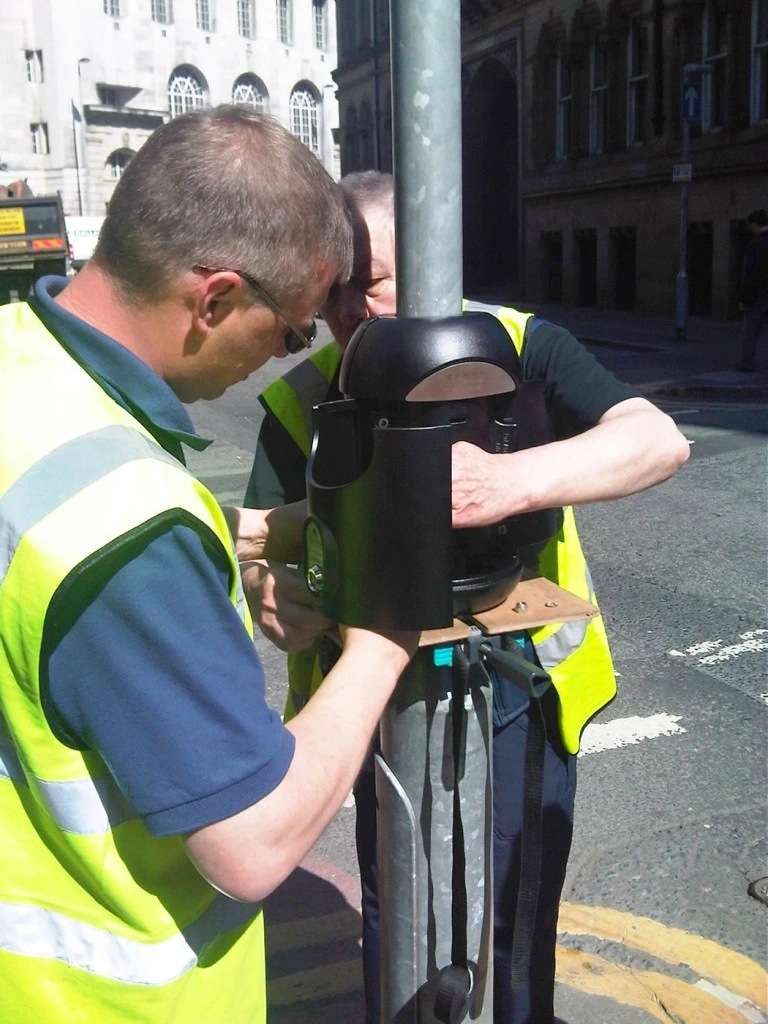 Post-mounted Smartbin cigarette and chewing gum bins