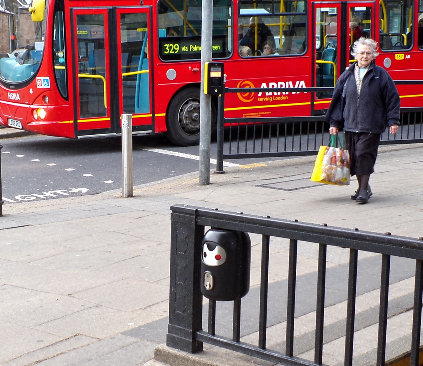 Railing-mounted Smartbin cigarette and chewing gum bins