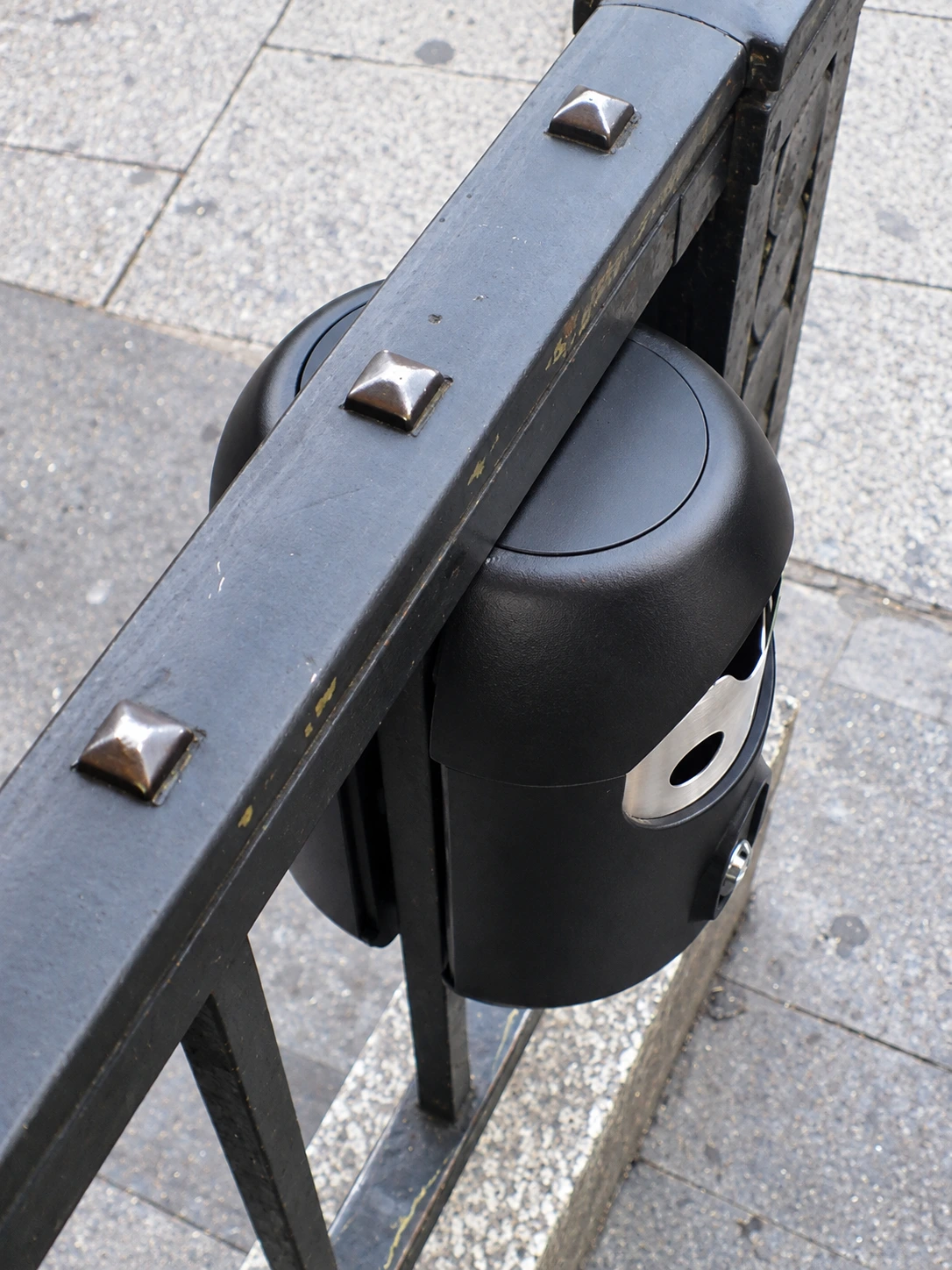 Railing-mounted Smartbin cigarette and chewing gum bins