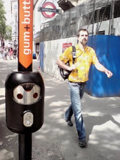 Post-mounted Smartbin cigarette and chewing gum bins