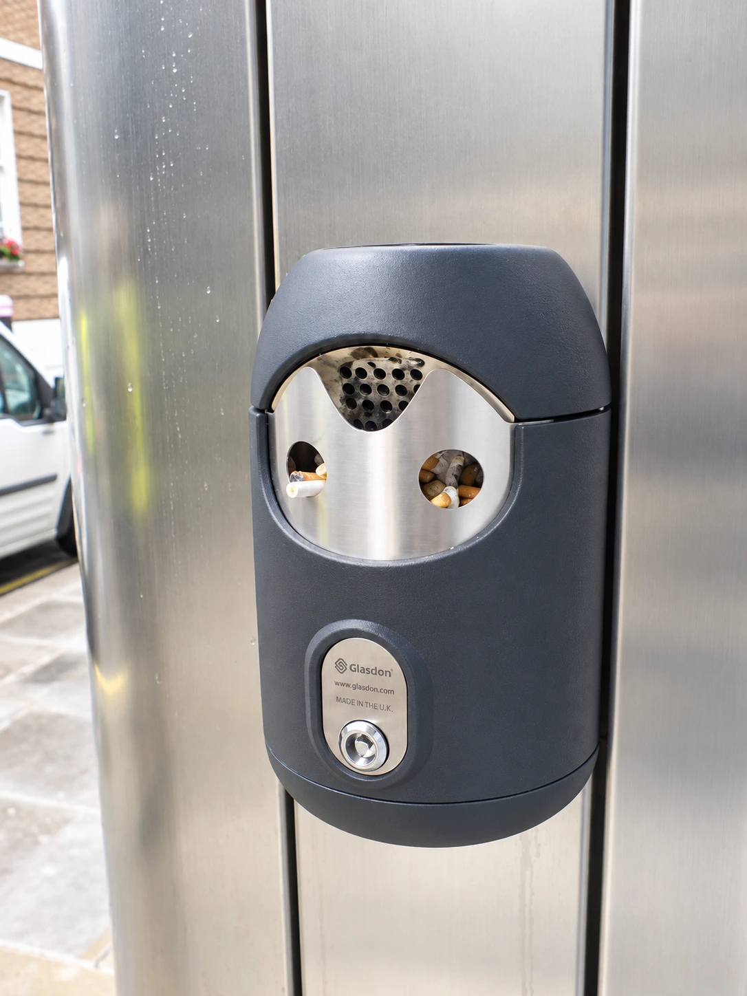 Wall-mounted Smartbin cigarette and chewing gum bins