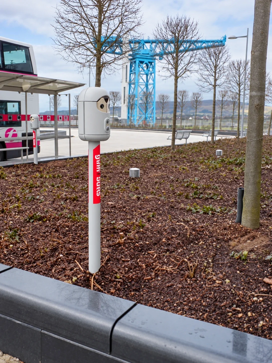 Freestanding Smartbin cigarette and chewing gum bins