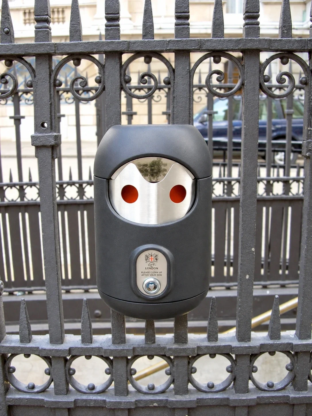Railing-mounted Smartbin cigarette and chewing gum bins