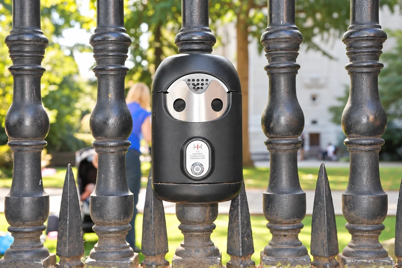 Railing-mounted Smartbin cigarette and chewing gum bins