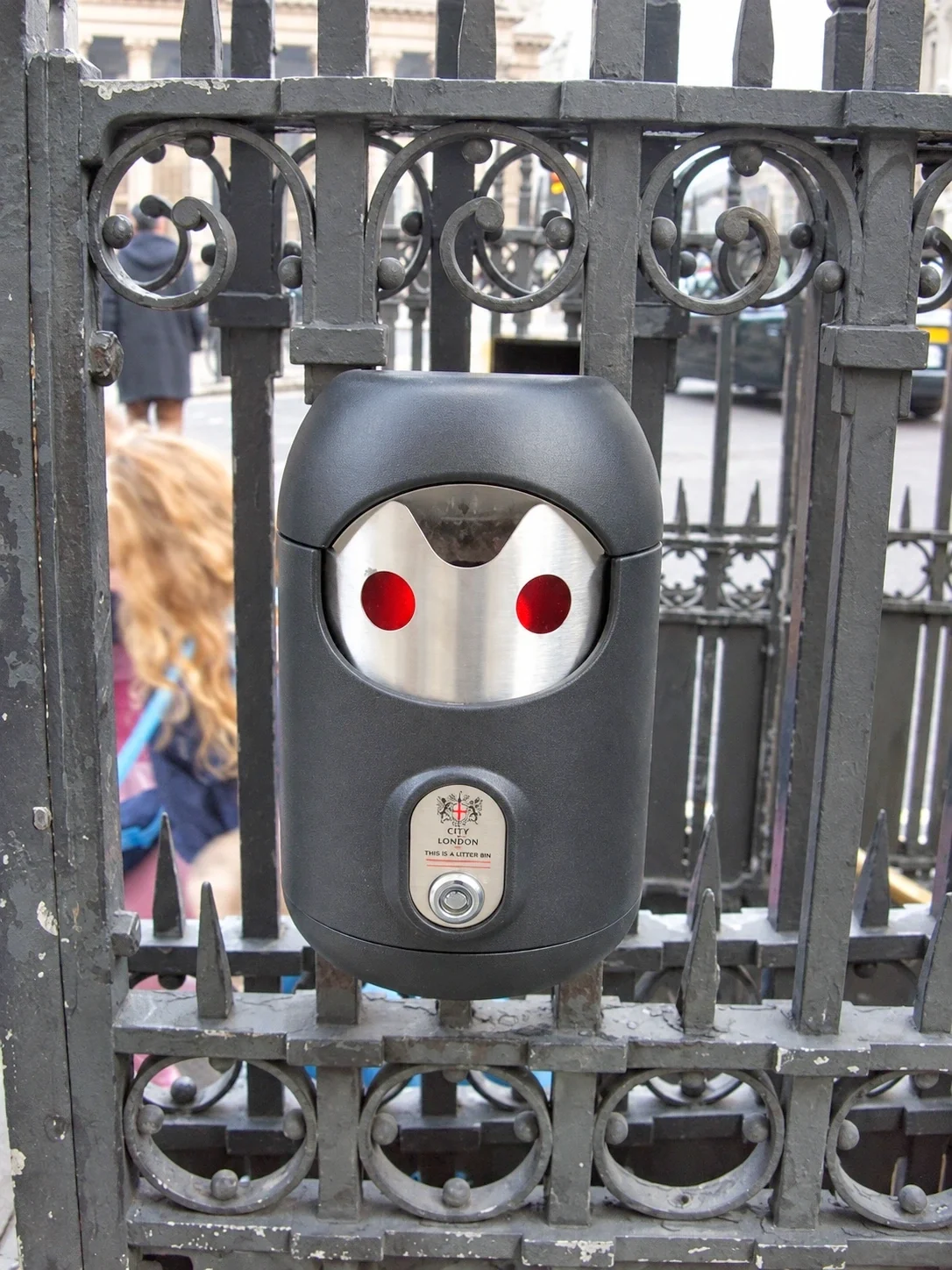 Railing-mounted Smartbin cigarette and chewing gum bins