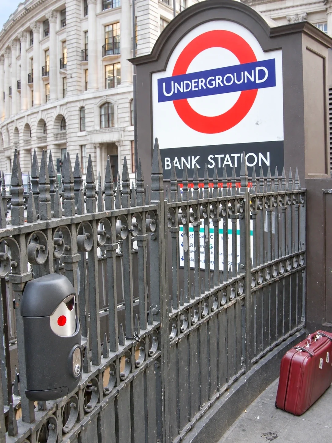 Railing-mounted Smartbin cigarette and chewing gum bins