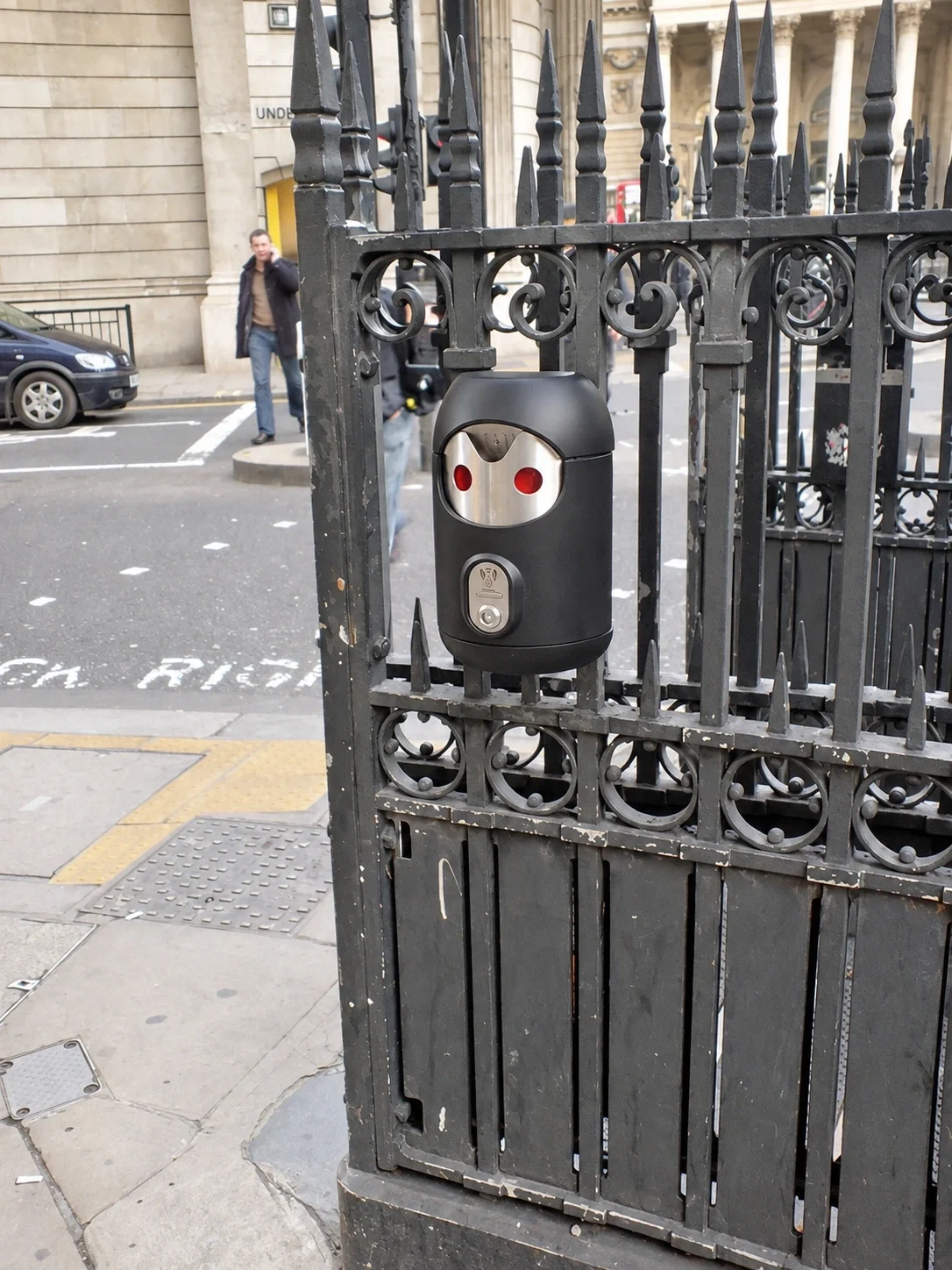 Railing-mounted Smartbin cigarette and chewing gum bins