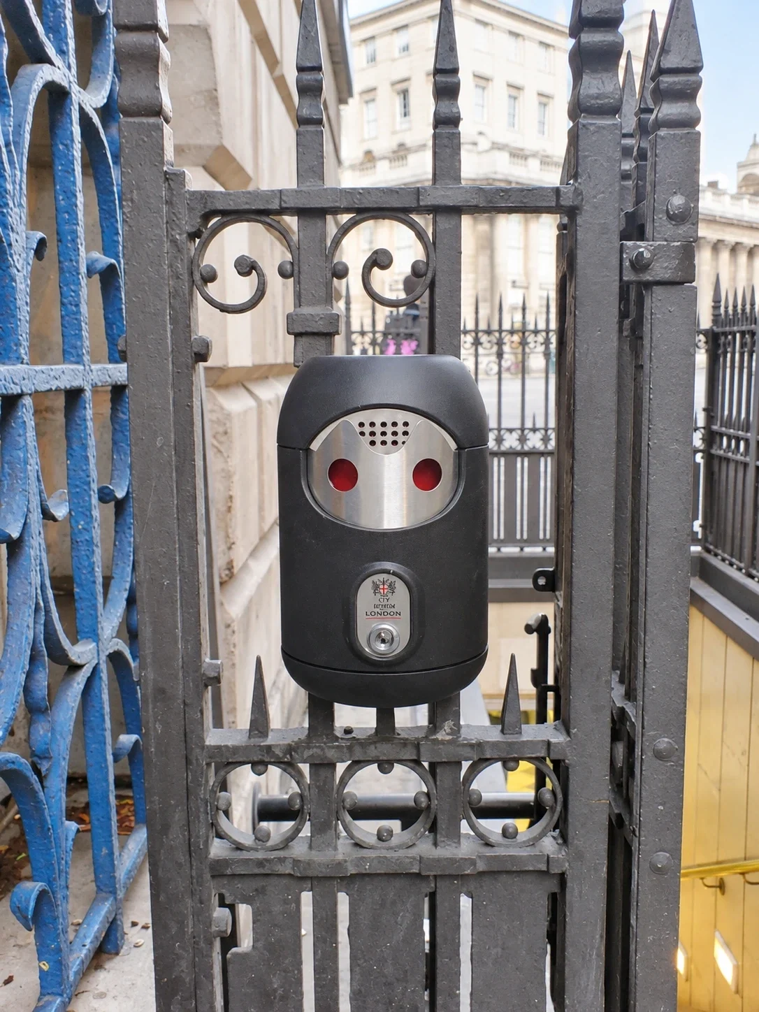 Railing-mounted Smartbin cigarette and chewing gum bins