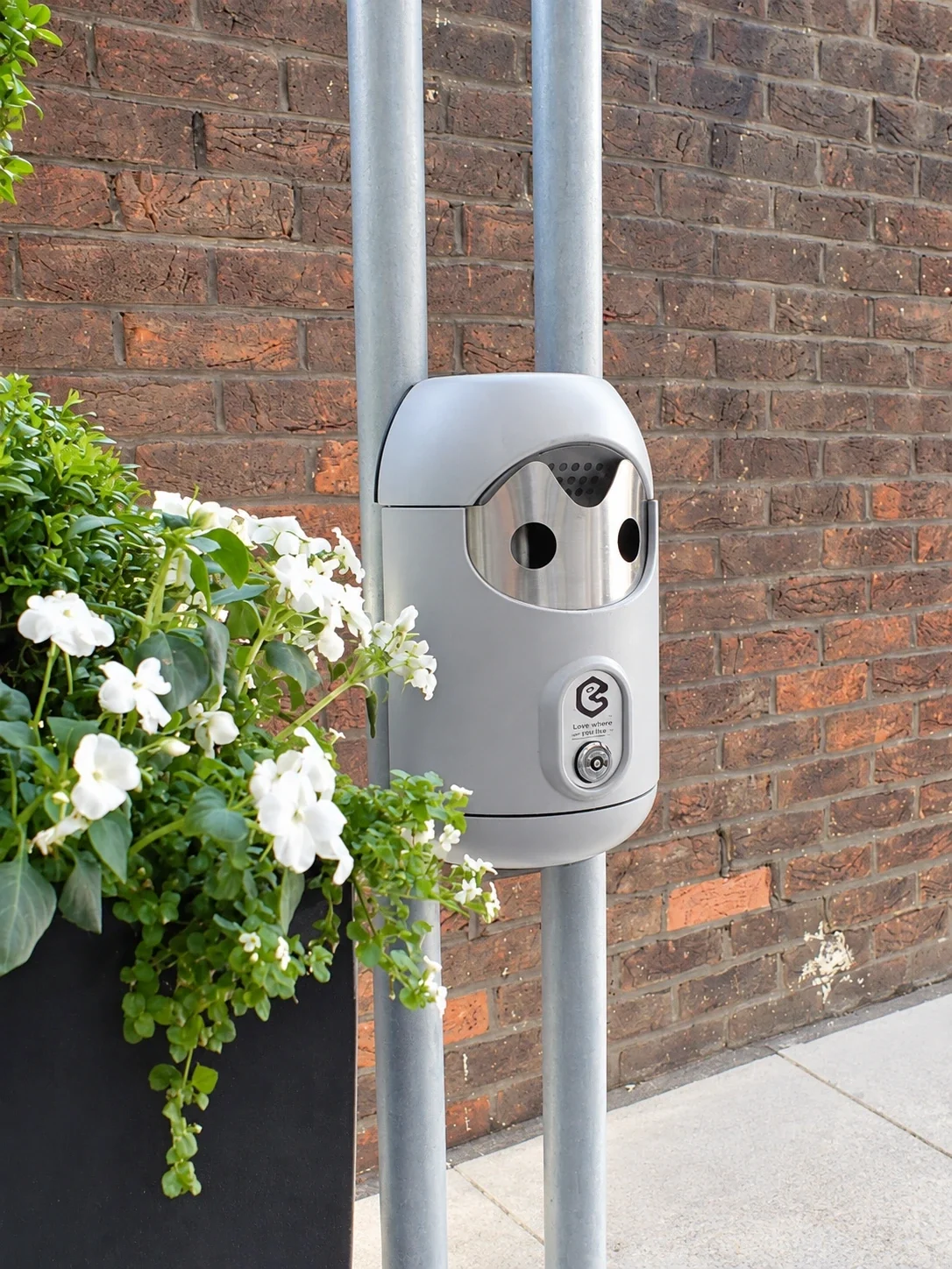 Railing-mounted Smartbin cigarette and chewing gum bins
