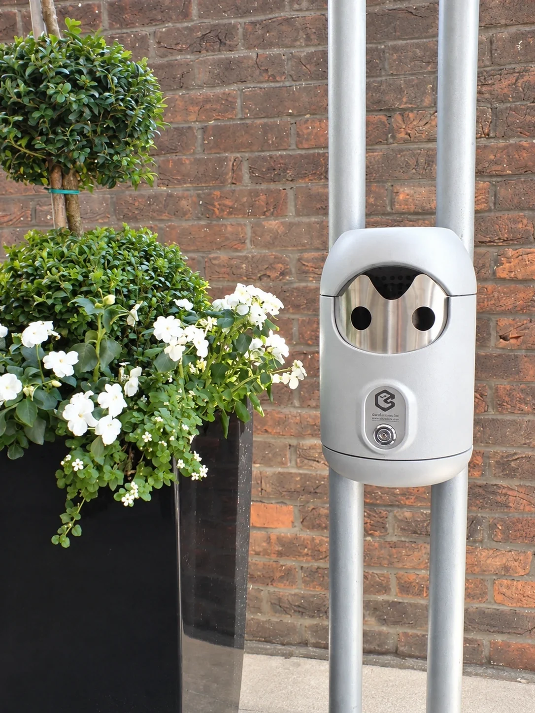Railing-mounted Smartbin cigarette and chewing gum bins