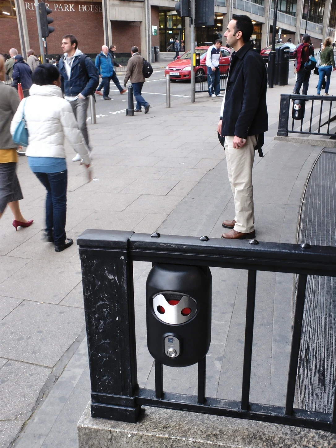 Railing-mounted Smartbin cigarette and chewing gum bins