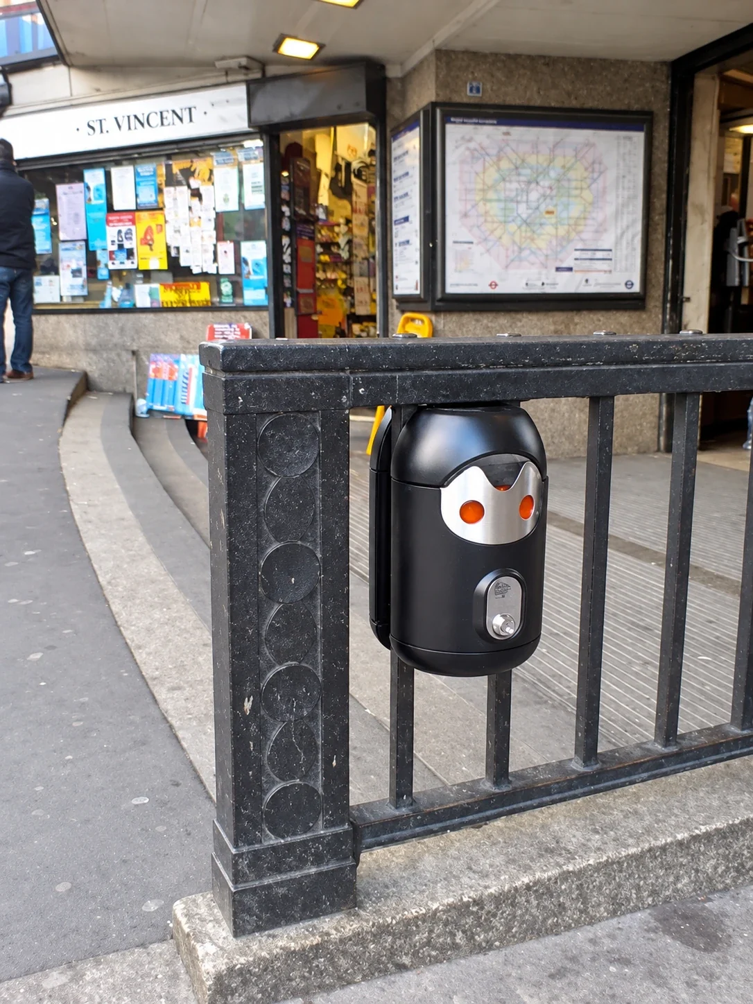 Railing-mounted Smartbin cigarette and chewing gum bins