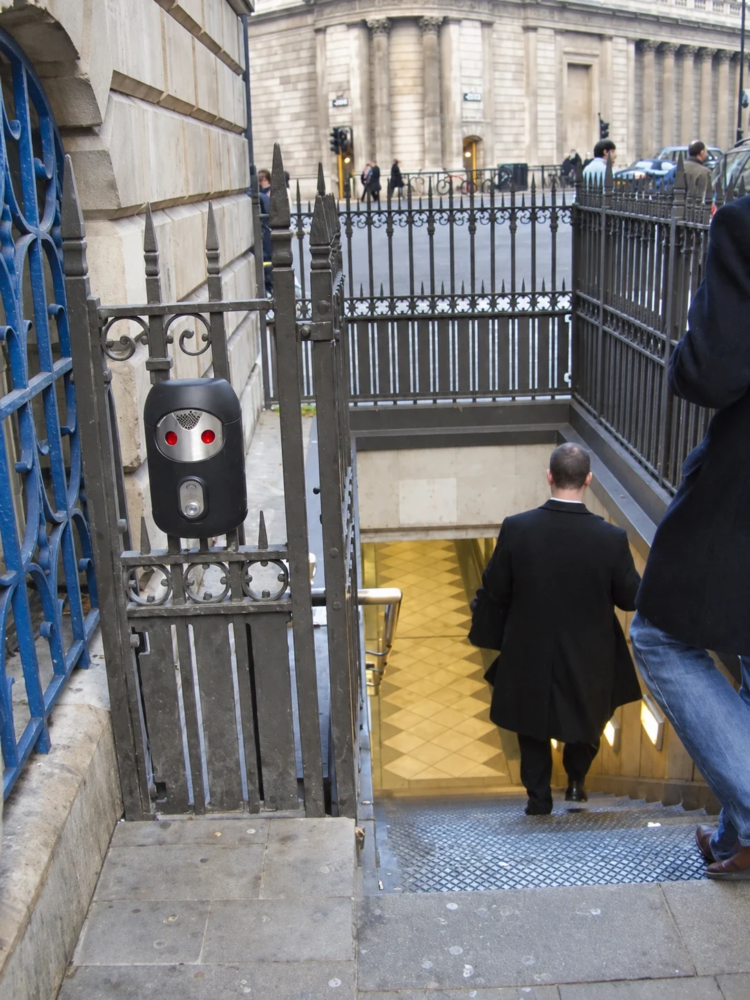 Railing-mounted Smartbin cigarette and chewing gum bins