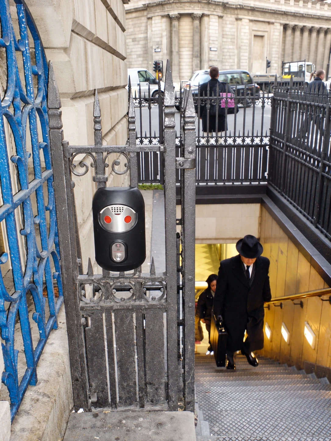 Railing-mounted Smartbin cigarette and chewing gum bins