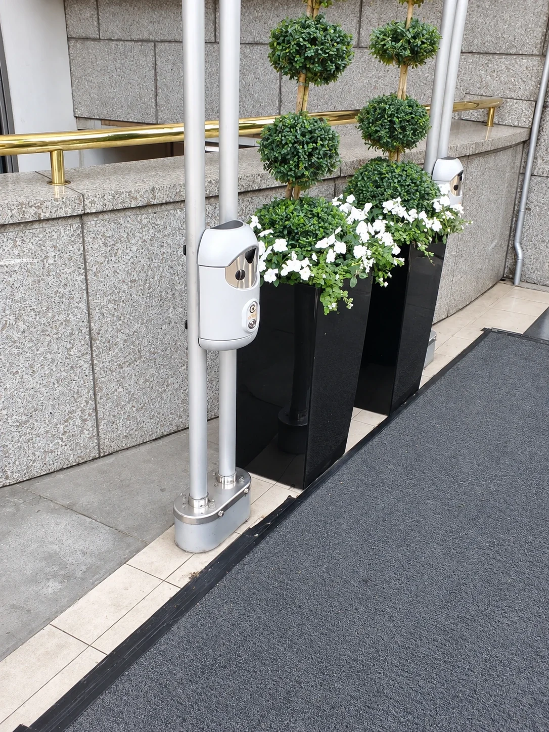 Railing-mounted Smartbin cigarette and chewing gum bins