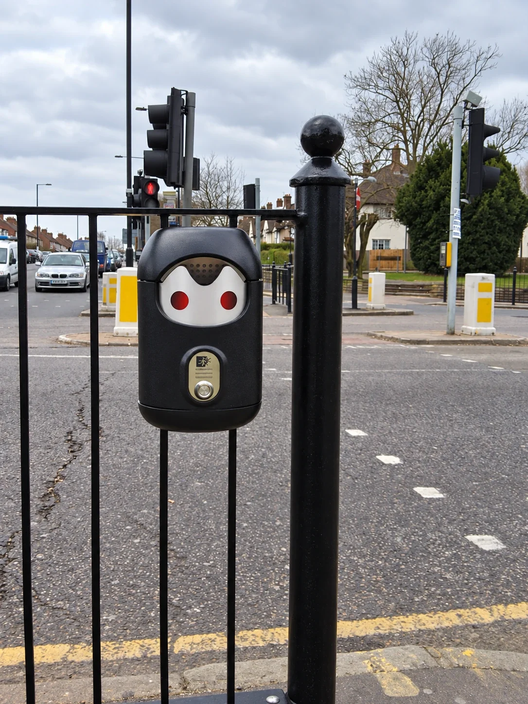 Railing-mounted Smartbin cigarette and chewing gum bins