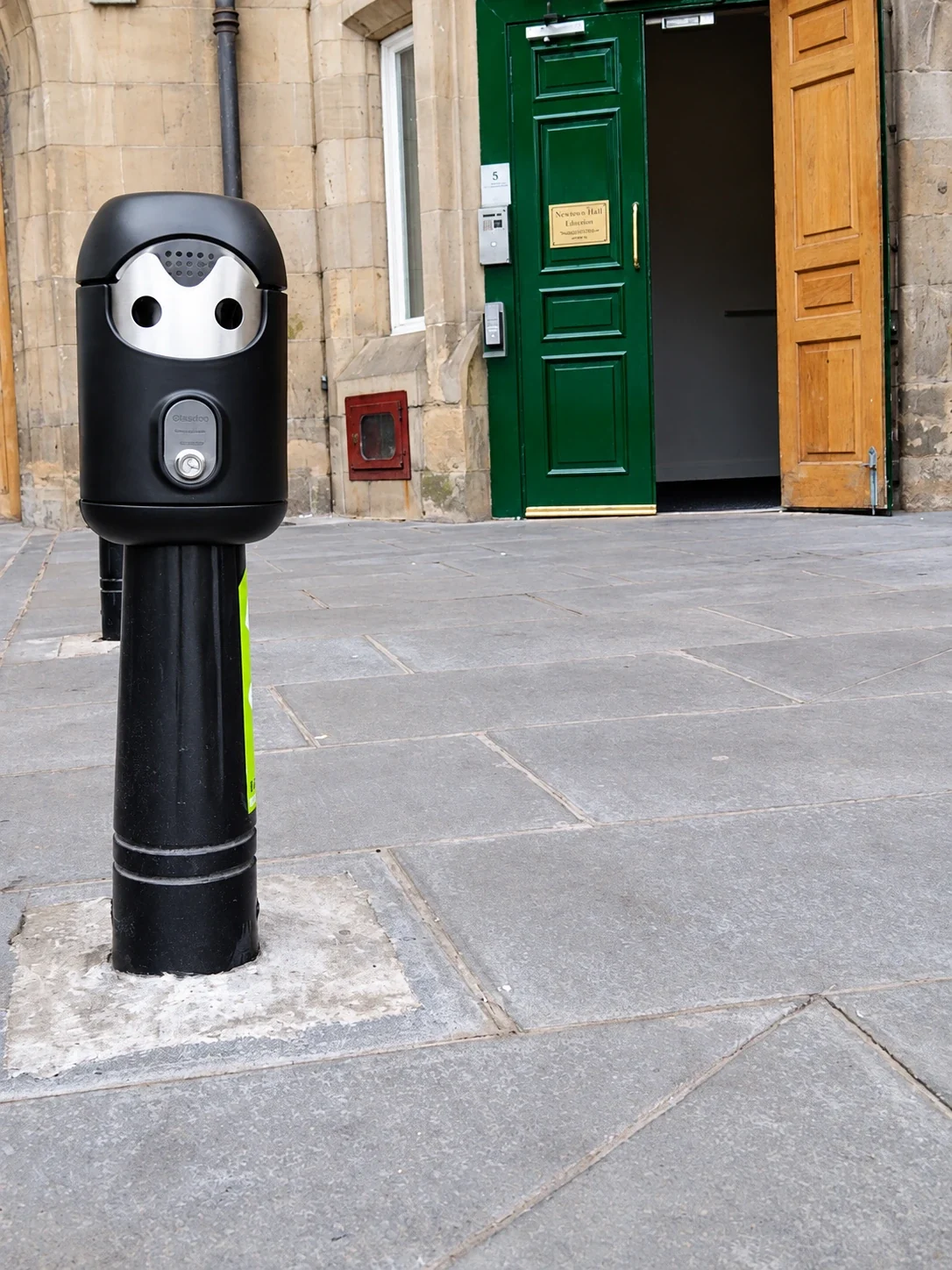 Freestanding Smartbin cigarette and chewing gum bins
