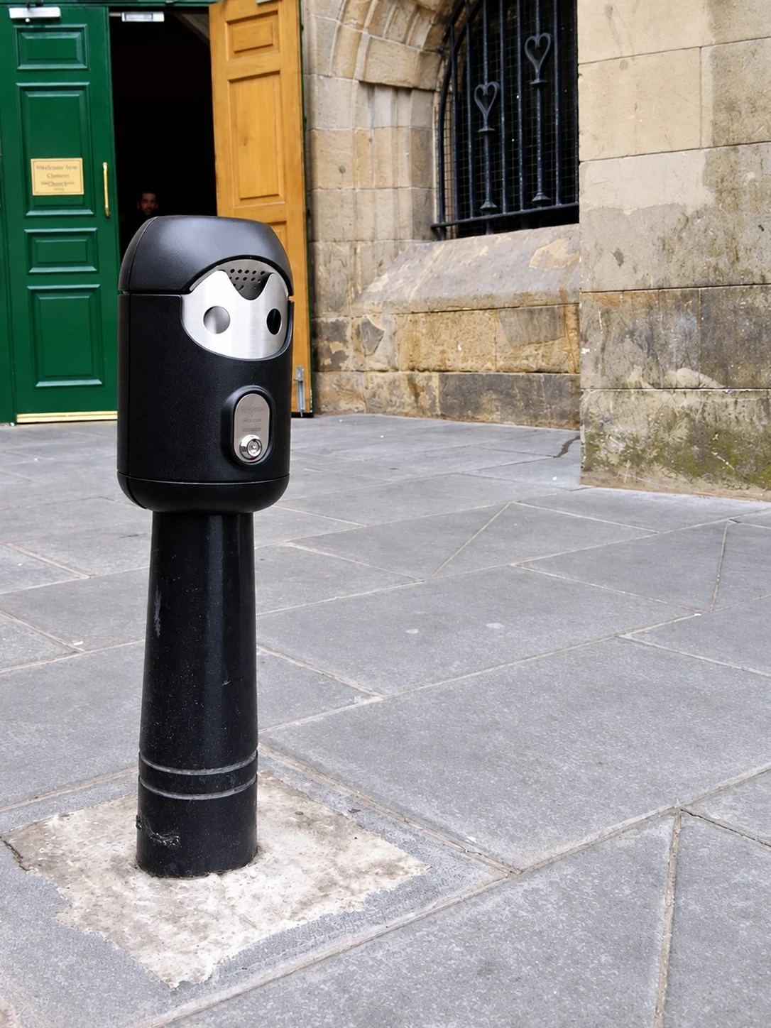 Freestanding Smartbin cigarette and chewing gum bins