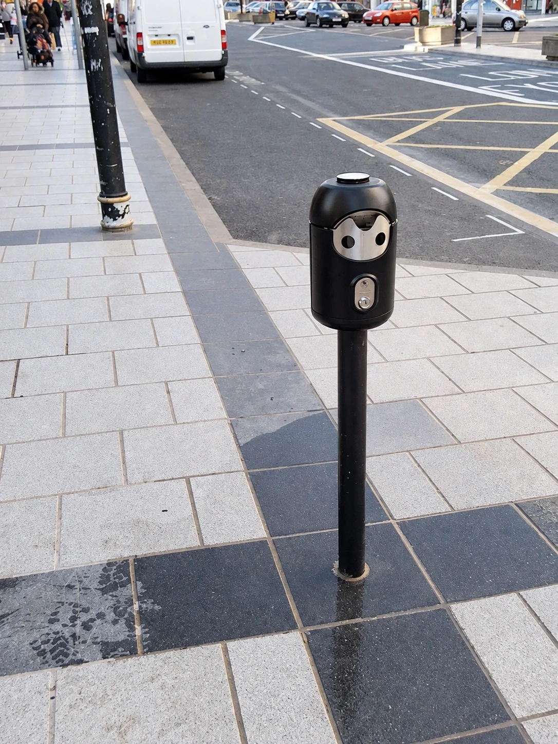 Freestanding Smartbin cigarette and chewing gum bins