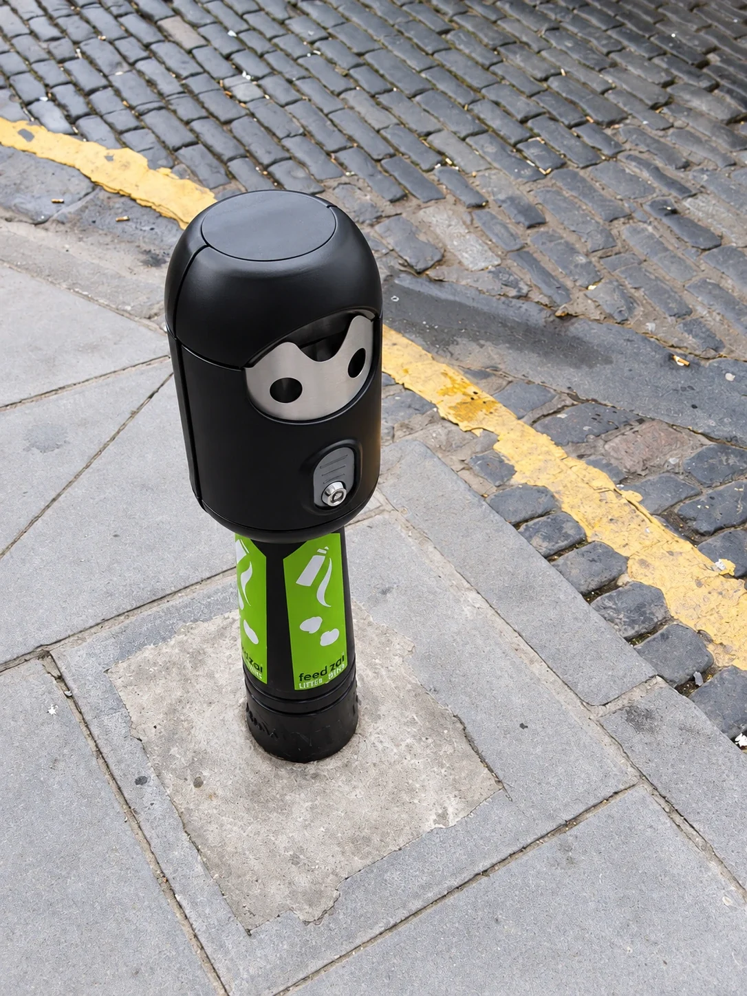 Freestanding Smartbin cigarette and chewing gum bins