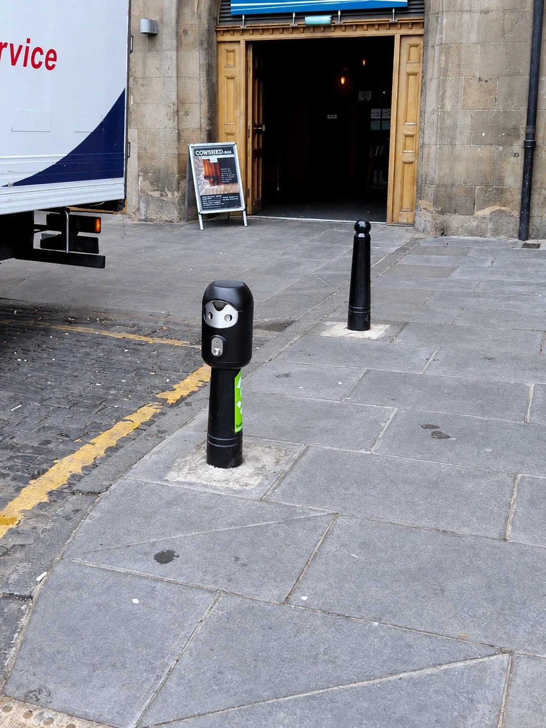 Freestanding Smartbin cigarette and chewing gum bins