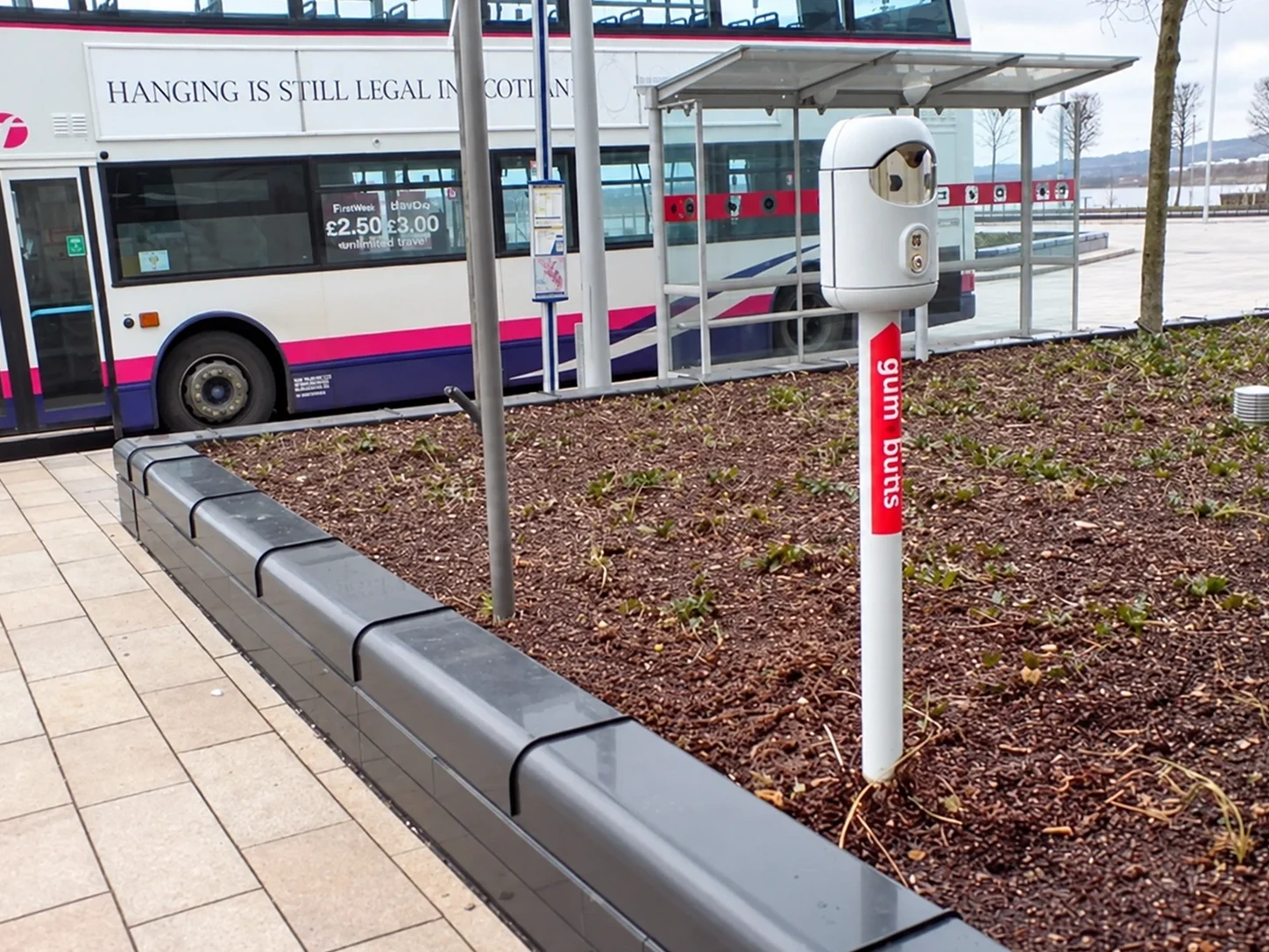 Freestanding Smartbin cigarette and chewing gum bins