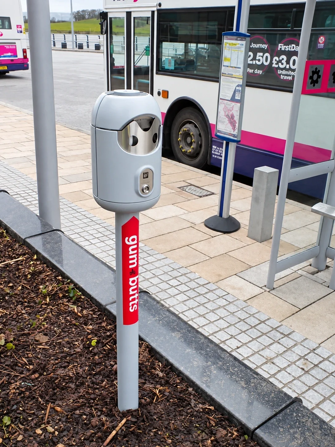Freestanding Smartbin cigarette and chewing gum bins