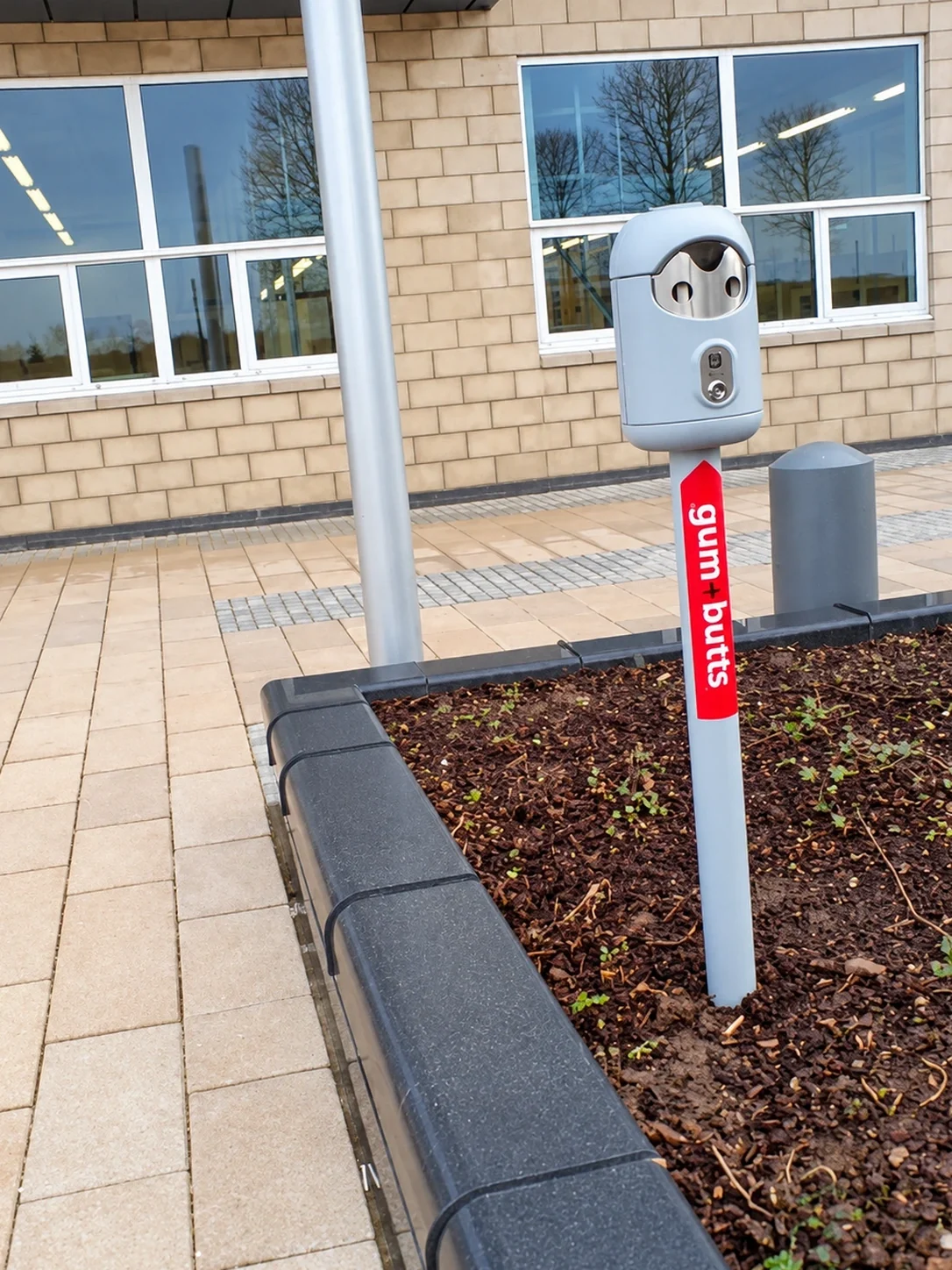 Freestanding Smartbin cigarette and chewing gum bins