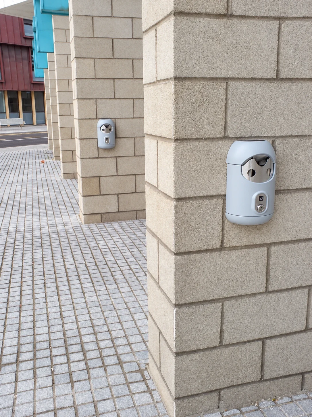 Wall-mounted Smartbin cigarette and chewing gum bins