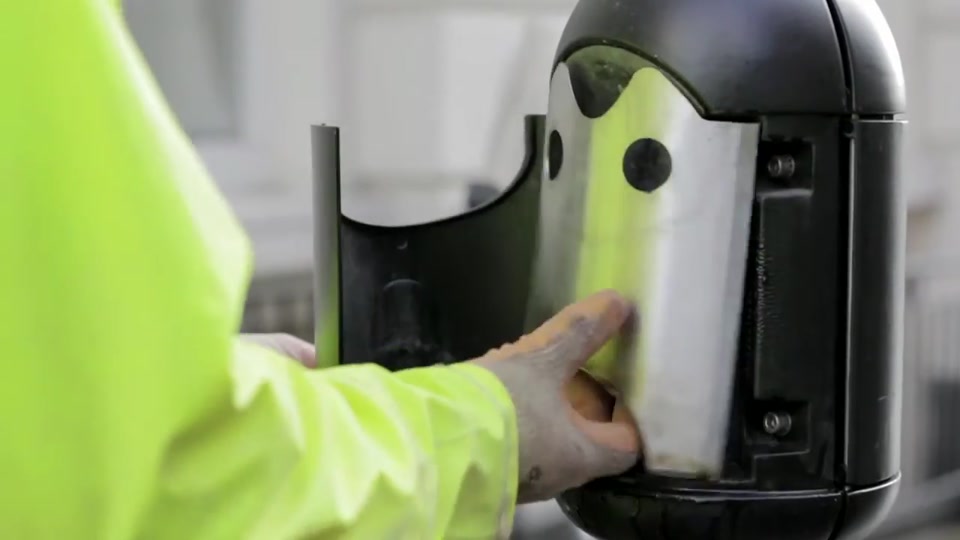 Video preview: Unlocking the bin and removing the liner
